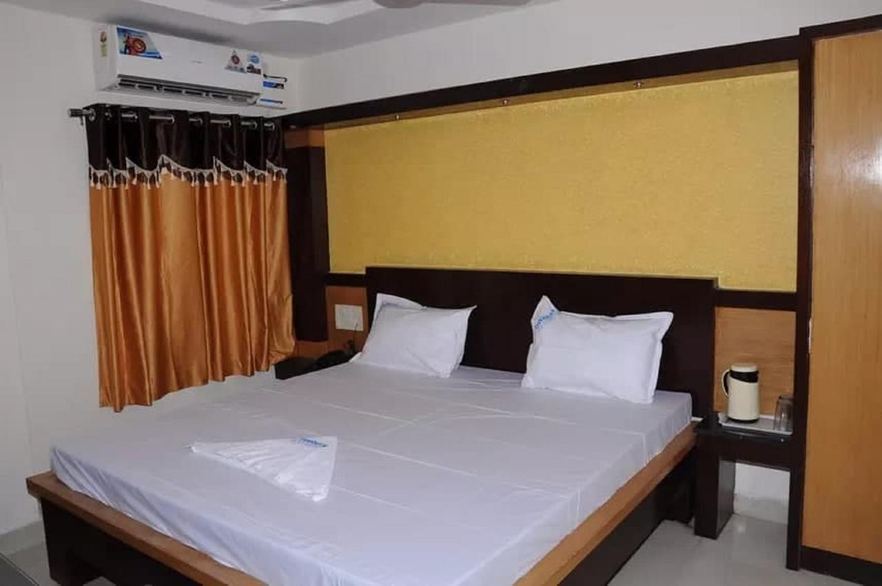 Dwaraka Residency Hotel Kakinada Exterior photo